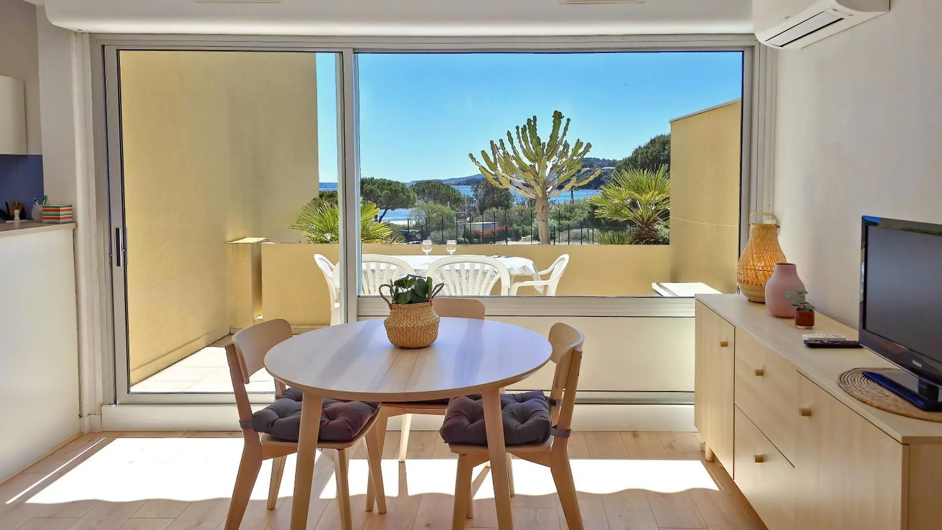 Les Ondines Sea View With Air Conditioning Bormes-les-Mimosas Apartment